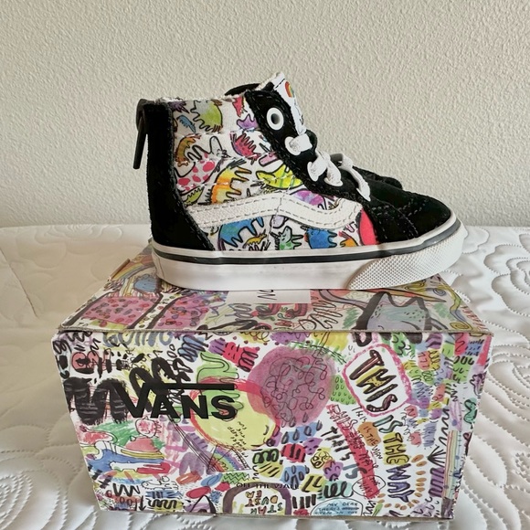 Vans Dallas Clayton Unicorn Sk8-Hi Zip Sneaker - Picture 5 of 16